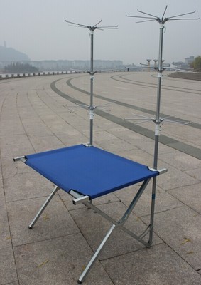 臨海市金蘋果塑鋼制品廠新品解析 多功能折疊飾品展示架，賦能夜市地攤經(jīng)濟(jì)